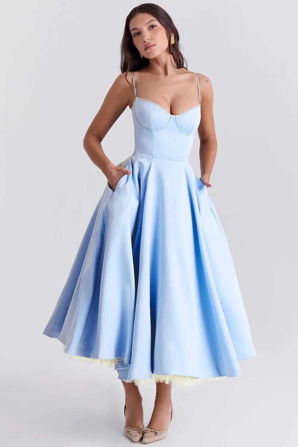 Vestido Midi Azul Cinderela Liso Modelador Com Forro em Tule Modelo Mademoiselle