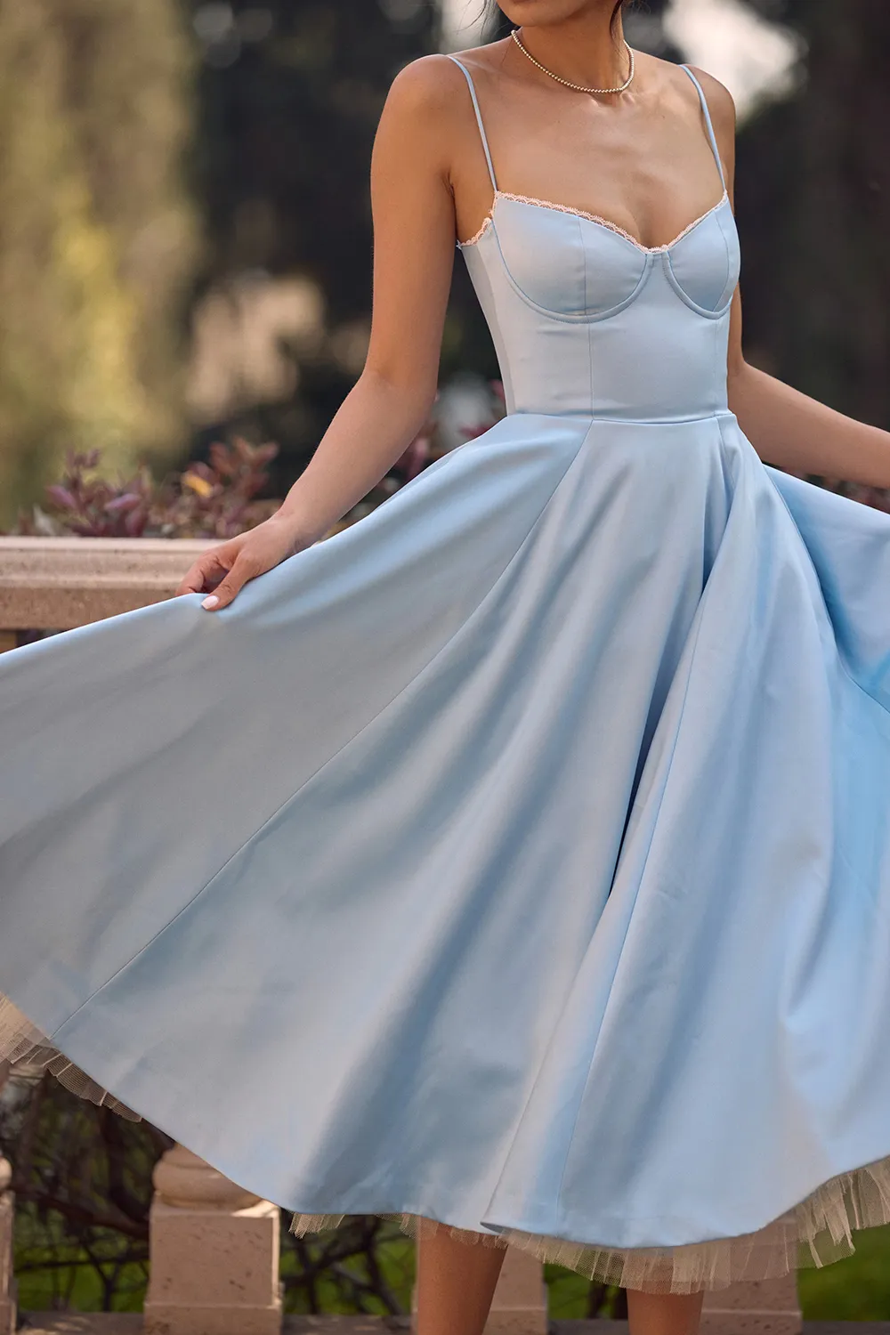 Vestido Midi Azul Cinderela Liso Modelador Com Forro em Tule Modelo Mademoiselle